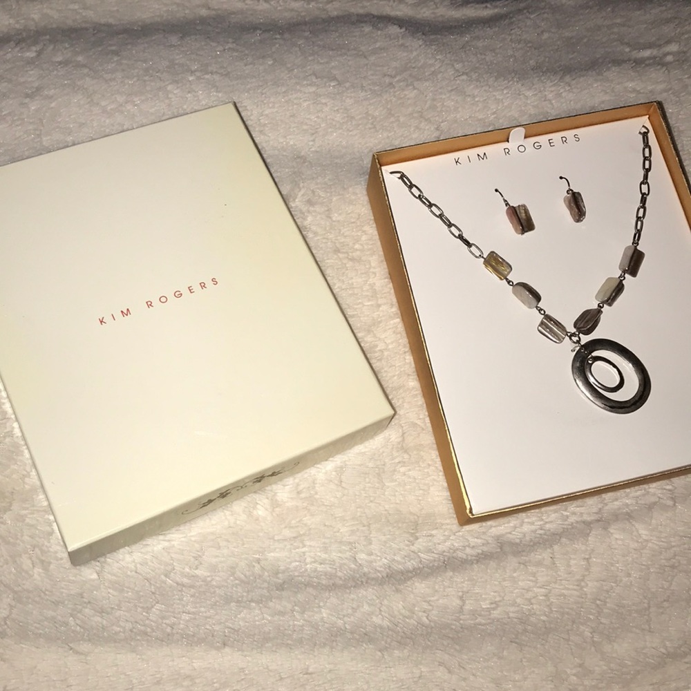 Beautiful Kim Rogers Necklace & Matching Earrings